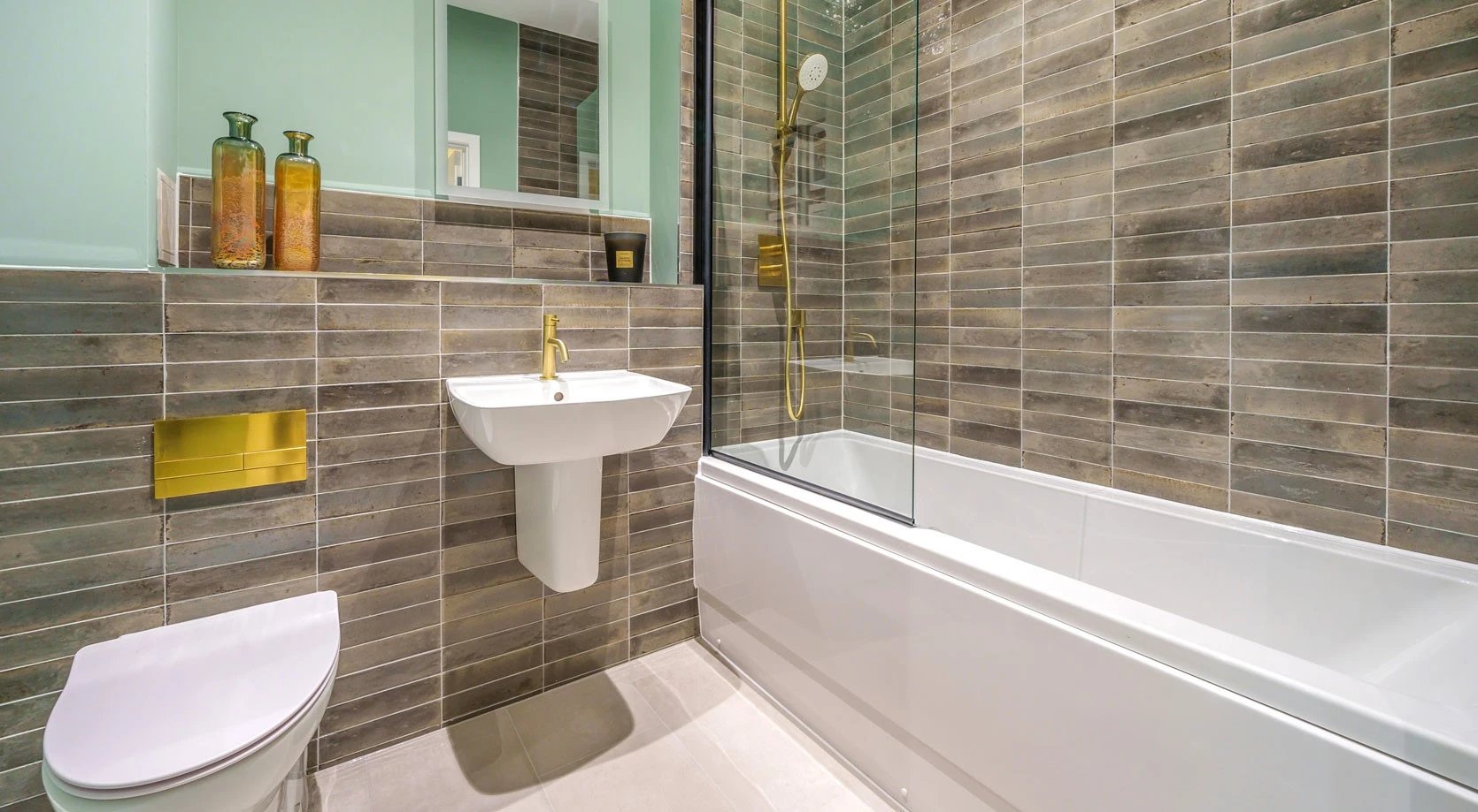 show apartment bathroom 2